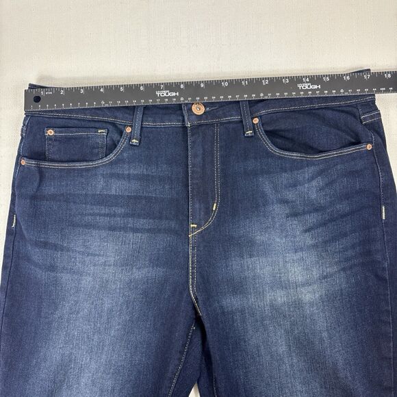 Signature By Levi Strauss Mid Rise Bootcut Women's Dark Wash Jeans Size 33x32EUC - Picture 10 of 12